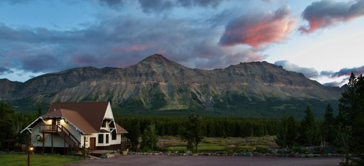 Summit Mountain Lodge And Steakhouse East Glacier Park Village Екстериор снимка