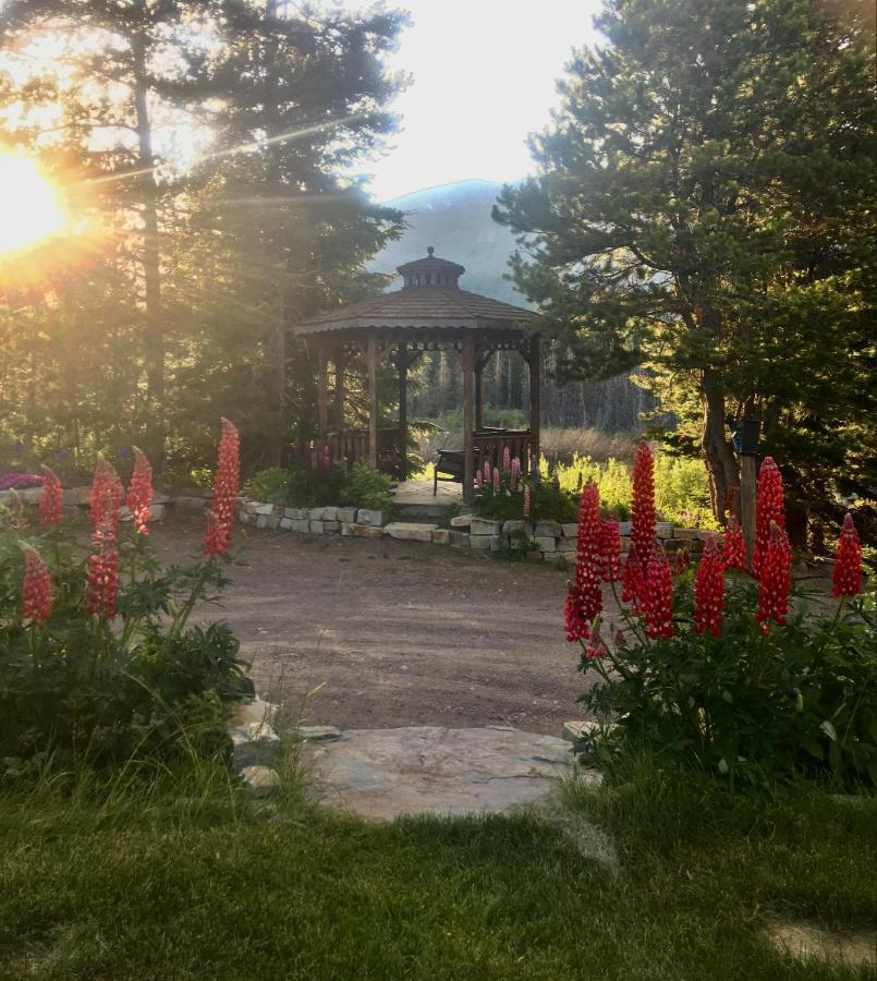 Summit Mountain Lodge And Steakhouse East Glacier Park Village Екстериор снимка