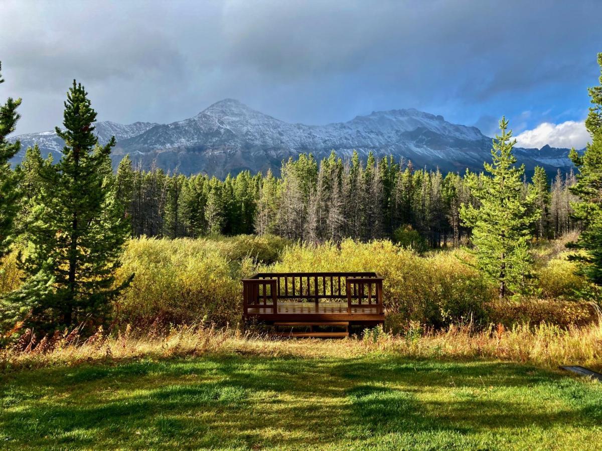 Summit Mountain Lodge And Steakhouse East Glacier Park Village Екстериор снимка