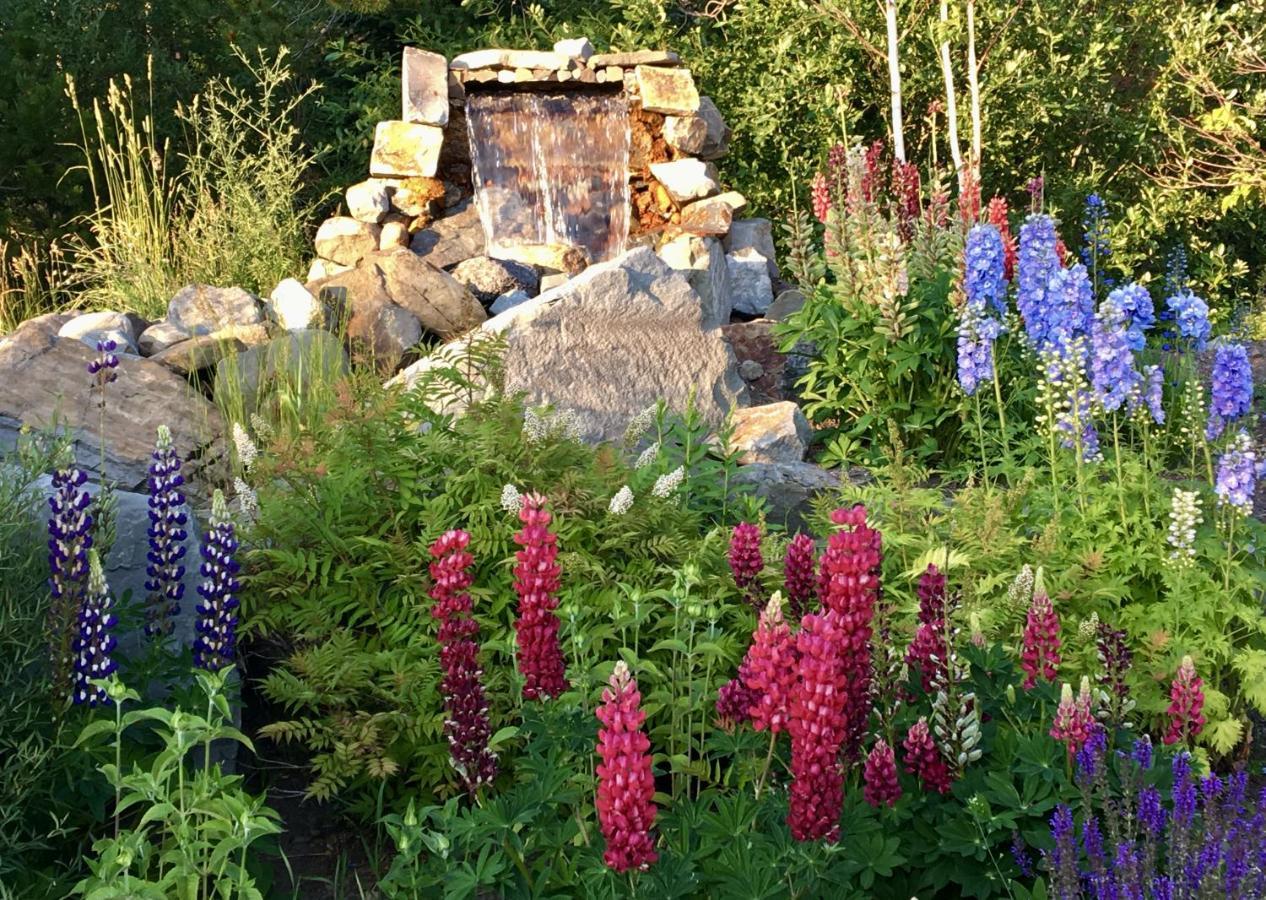 Summit Mountain Lodge And Steakhouse East Glacier Park Village Екстериор снимка