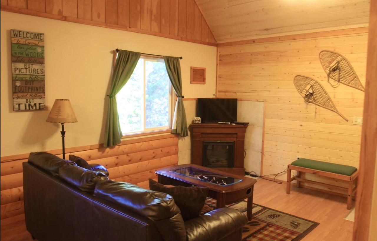 Summit Mountain Lodge And Steakhouse East Glacier Park Village Екстериор снимка