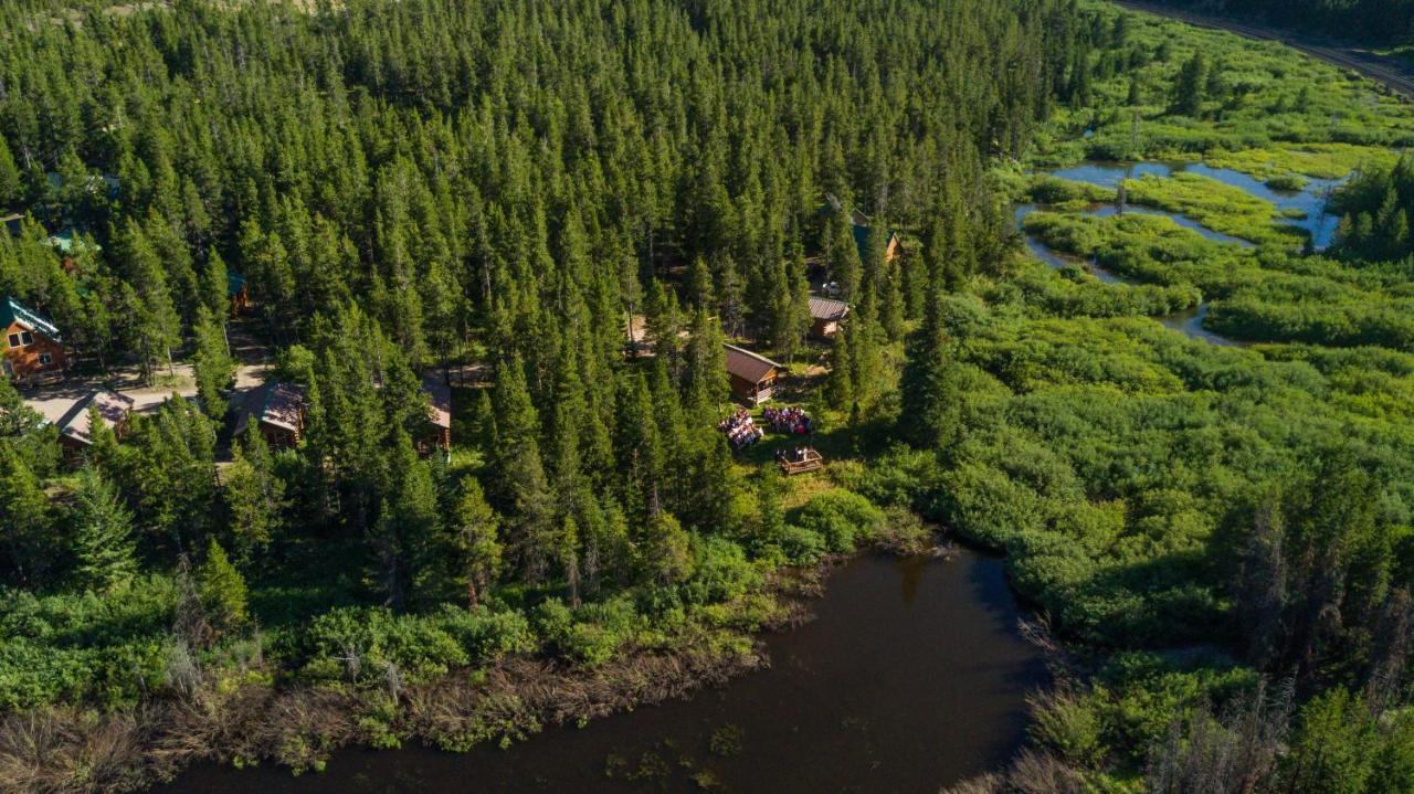 Summit Mountain Lodge And Steakhouse East Glacier Park Village Екстериор снимка