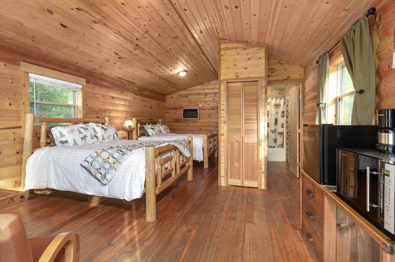 Summit Mountain Lodge And Steakhouse East Glacier Park Village Екстериор снимка