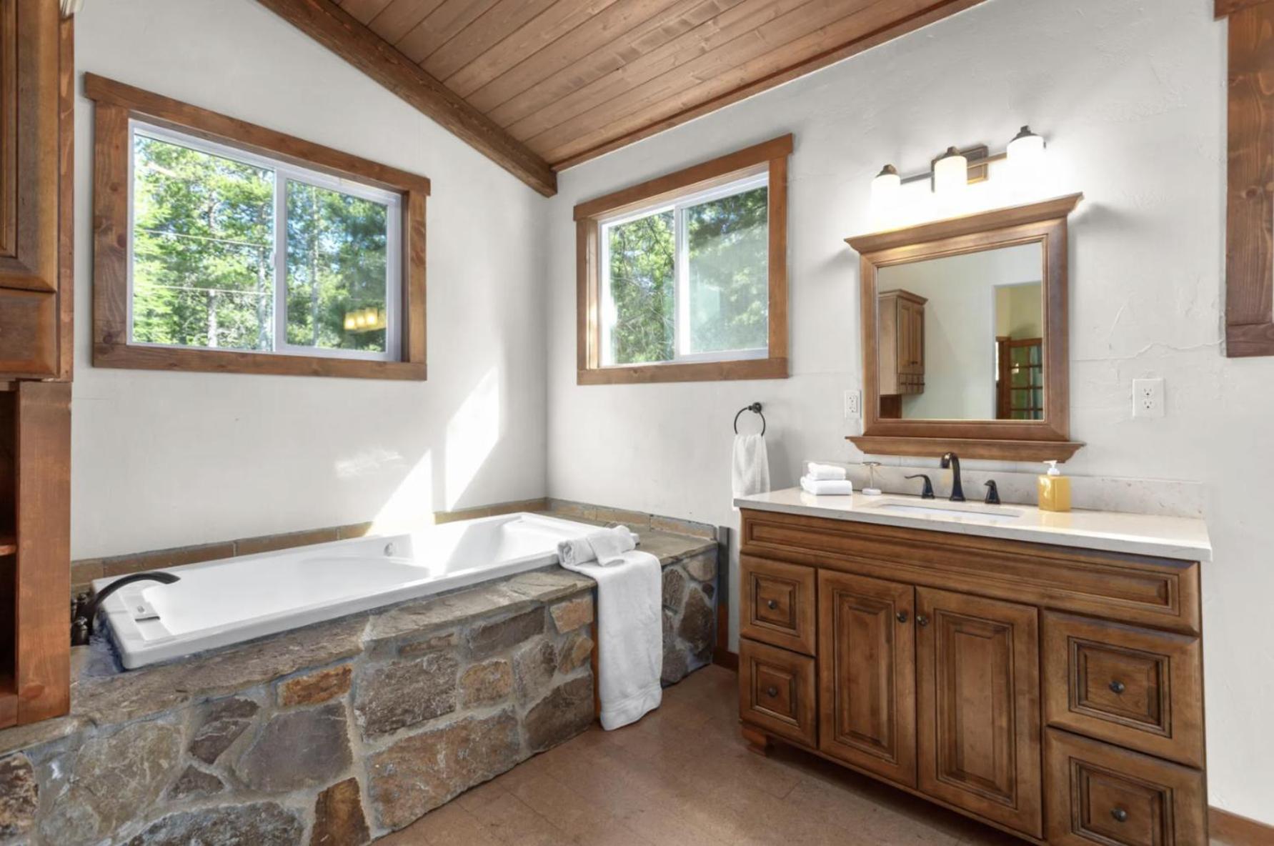Summit Mountain Lodge And Steakhouse East Glacier Park Village Екстериор снимка