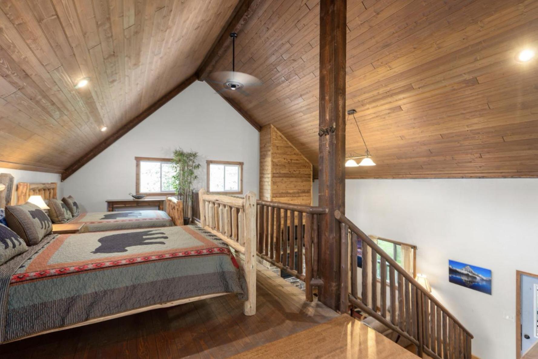 Summit Mountain Lodge And Steakhouse East Glacier Park Village Екстериор снимка