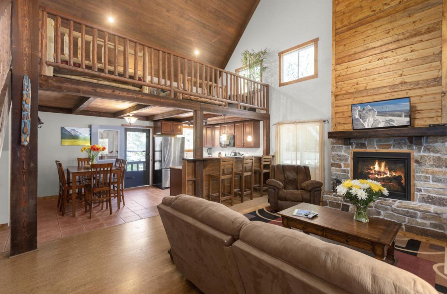 Summit Mountain Lodge And Steakhouse East Glacier Park Village Екстериор снимка