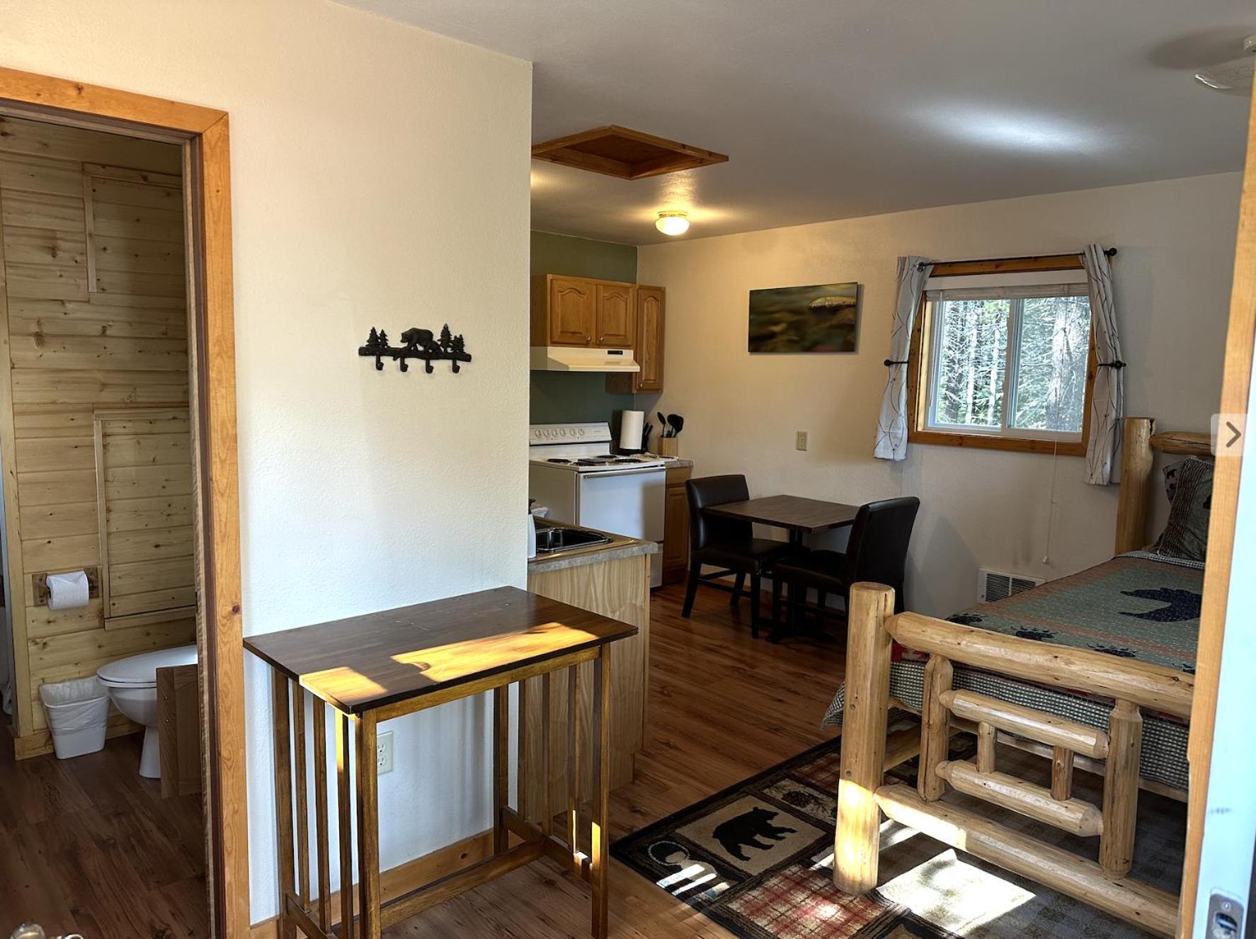 Summit Mountain Lodge And Steakhouse East Glacier Park Village Екстериор снимка