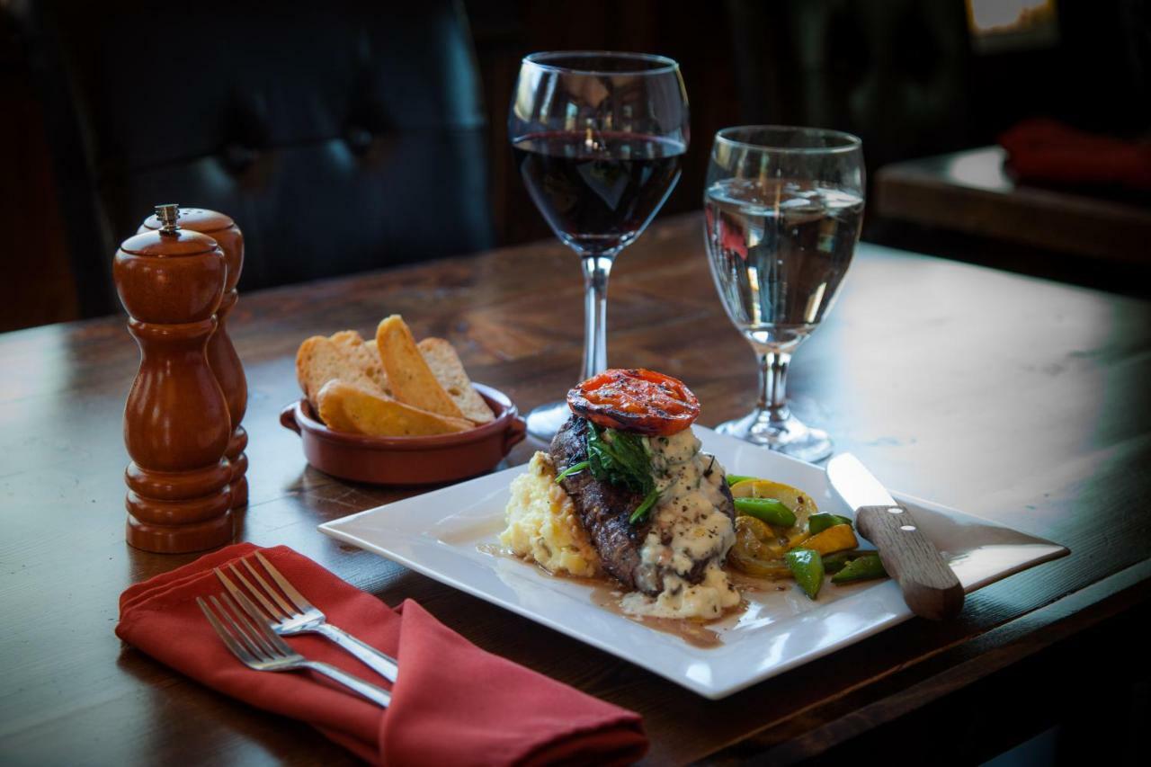 Summit Mountain Lodge And Steakhouse East Glacier Park Village Екстериор снимка